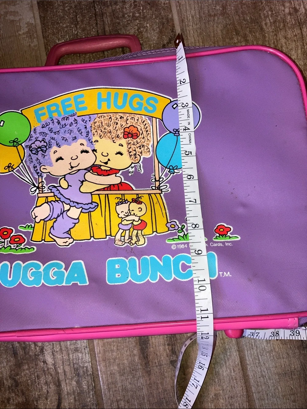 HALLMARK 1984 VINTAGE SUITCASE 18x11 RARE HUGGA BUNCH FREE HUGS
